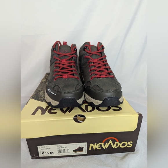 Nevados Shoes - NWT Nevados Women's Hollis Mid Hiking Boots Size 6.5